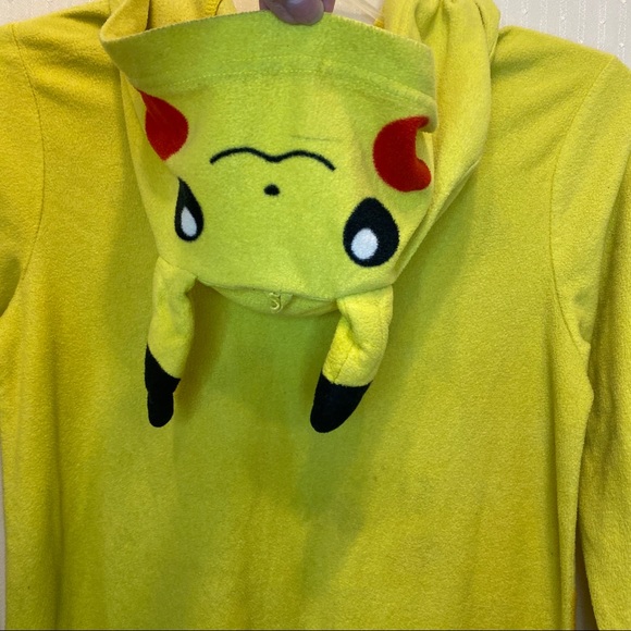 Pikachu pajamas and little plush - Picture 9 of 11